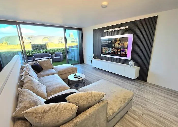 Modern Duplex Penthouse Panoramic Views & Parking