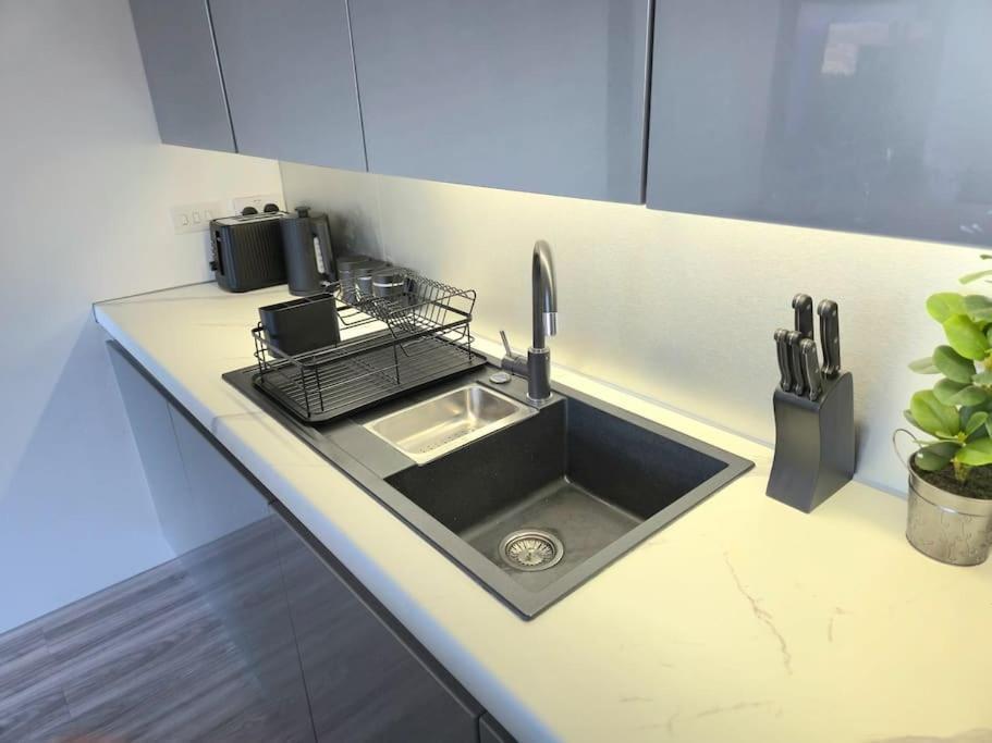 Modern Duplex Penthouse Panoramic Views & Parking Bradford (West Yorkshire)