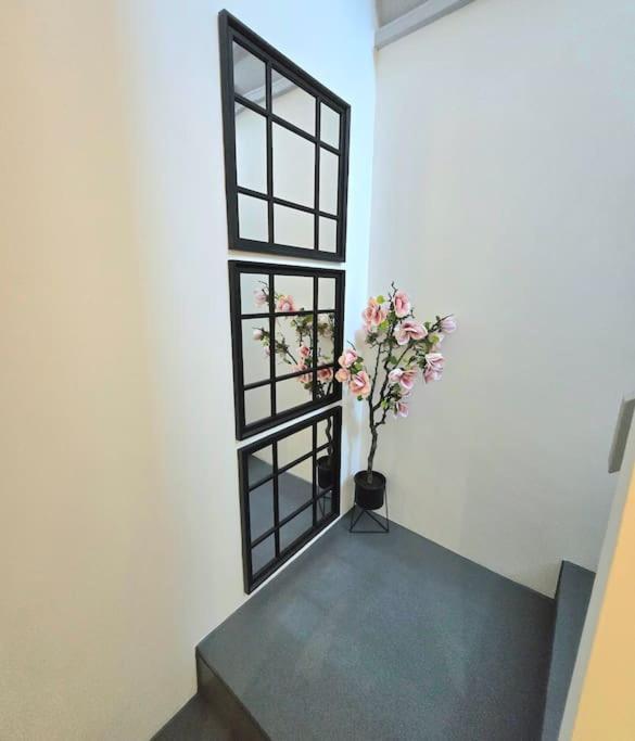 Modern Duplex Penthouse Panoramic Views & Parking * Bradford (West Yorkshire)