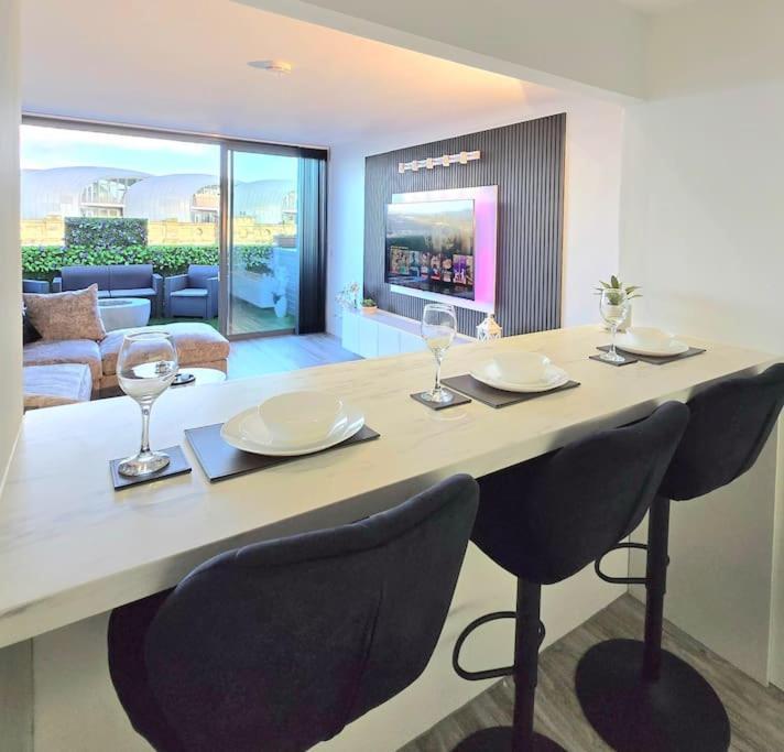 Apartment Modern Duplex Penthouse Panoramic Views & Parking *