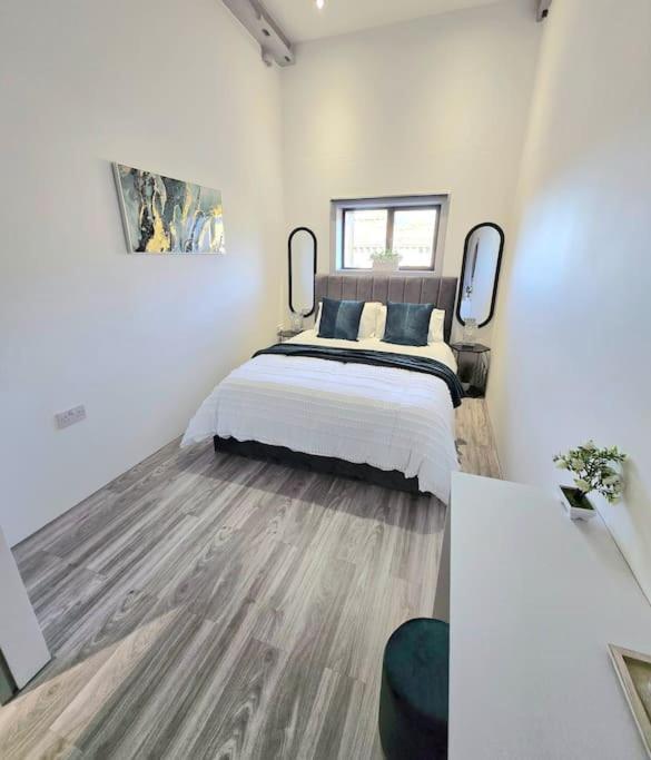 Apartment Modern Duplex Penthouse Panoramic Views & Parking Bradford (West Yorkshire)