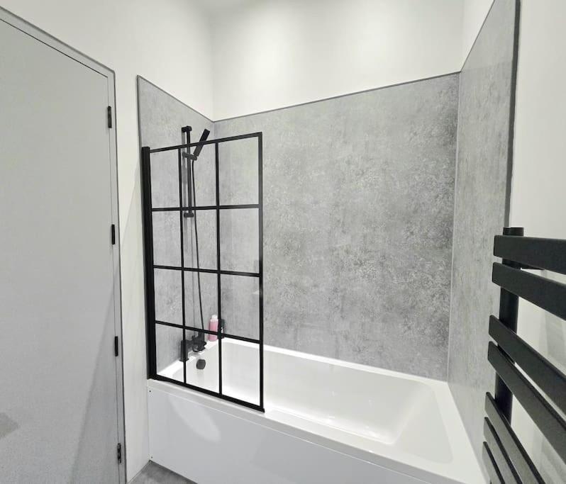 Modern Duplex Penthouse Panoramic Views & Parking Bradford (West Yorkshire)
