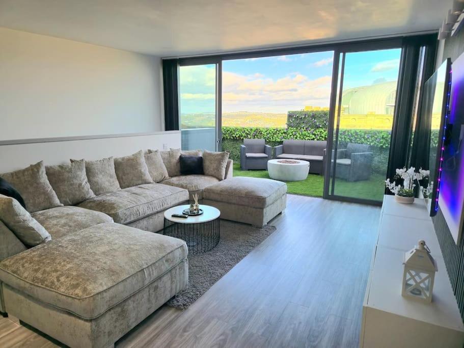 Apartment Modern Duplex Penthouse Panoramic Views & Parking Bradford (West Yorkshire)