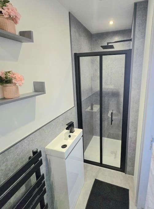 Modern Duplex Penthouse Panoramic Views & Parking